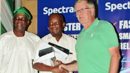 (L-r): David Venn, chief executive officer, Spectranet 4G LTE, congratulating Winner of the Independence Golf Tournament, Tokunbo Farinu; Captain, Ikeja Golf Club, Air Commodore Tokunbo Ajomale (rtd) at the Ikeja Golf Club Tournament sponsored by Spectranet to commemorate Nigeria’s 55th Independence, recently.